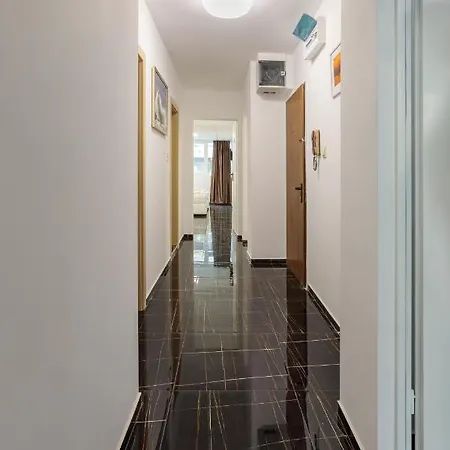 за гости пиротска 39 * Burgas City