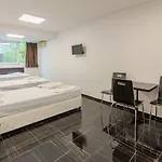 Séjour chez l'habitant за гости пиротска 39 *